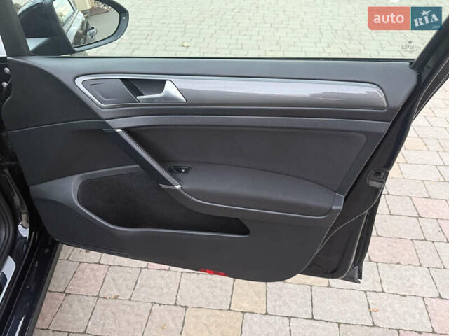 Черный Фольксваген Гольф, объемом двигателя 1.6 л и пробегом 210 тыс. км за 13650 $, фото 32 на Automoto.ua