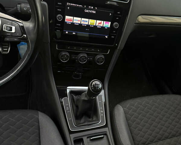 Черный Фольксваген Гольф, объемом двигателя 1.6 л и пробегом 210 тыс. км за 13650 $, фото 42 на Automoto.ua