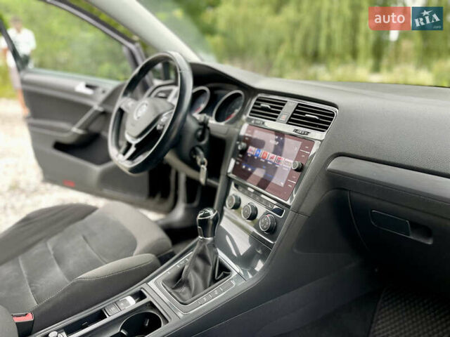 Чорний Фольксваген Гольф, об'ємом двигуна 1.6 л та пробігом 258 тис. км за 12599 $, фото 23 на Automoto.ua