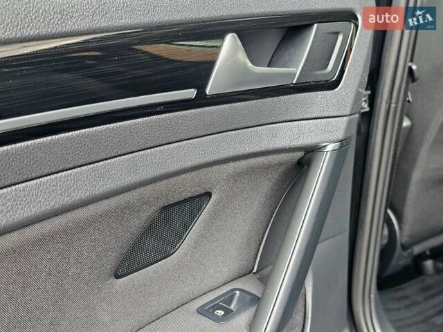 Черный Фольксваген Гольф, объемом двигателя 1.97 л и пробегом 235 тыс. км за 15950 $, фото 119 на Automoto.ua