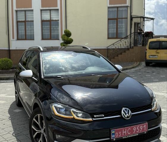 Черный Фольксваген Гольф, объемом двигателя 2 л и пробегом 198 тыс. км за 16950 $, фото 1 на Automoto.ua
