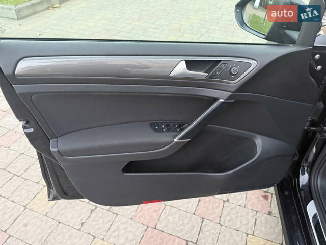 Черный Фольксваген Гольф, объемом двигателя 1.6 л и пробегом 210 тыс. км за 13650 $, фото 26 на Automoto.ua