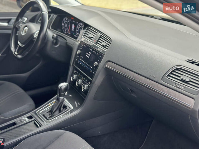 Черный Фольксваген Гольф, объемом двигателя 2 л и пробегом 270 тыс. км за 18500 $, фото 15 на Automoto.ua