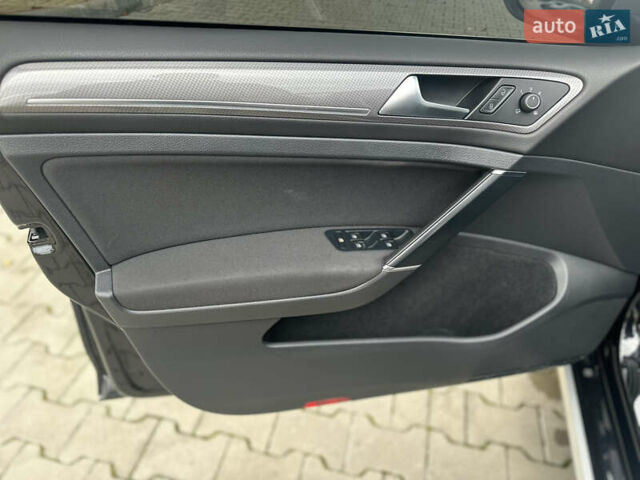 Черный Фольксваген Гольф, объемом двигателя 2 л и пробегом 270 тыс. км за 18500 $, фото 30 на Automoto.ua