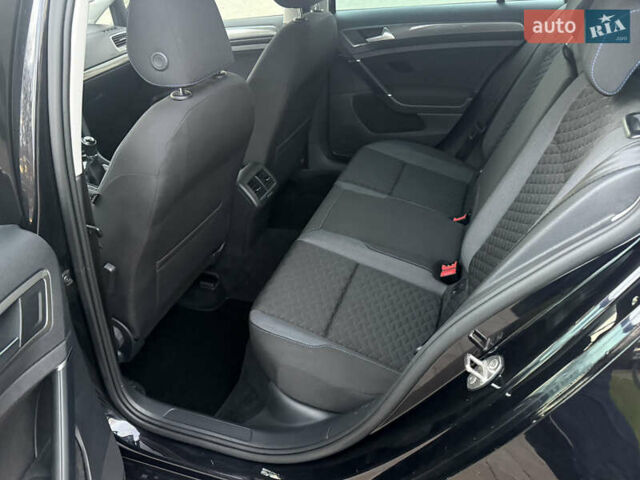 Черный Фольксваген Гольф, объемом двигателя 1.6 л и пробегом 210 тыс. км за 13650 $, фото 27 на Automoto.ua