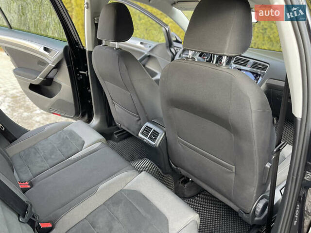 Чорний Фольксваген Гольф, об'ємом двигуна 1.6 л та пробігом 266 тис. км за 12000 $, фото 21 на Automoto.ua