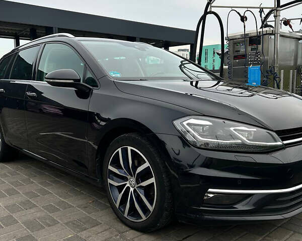 Черный Фольксваген Гольф, объемом двигателя 1.97 л и пробегом 272 тыс. км за 14800 $, фото 1 на Automoto.ua