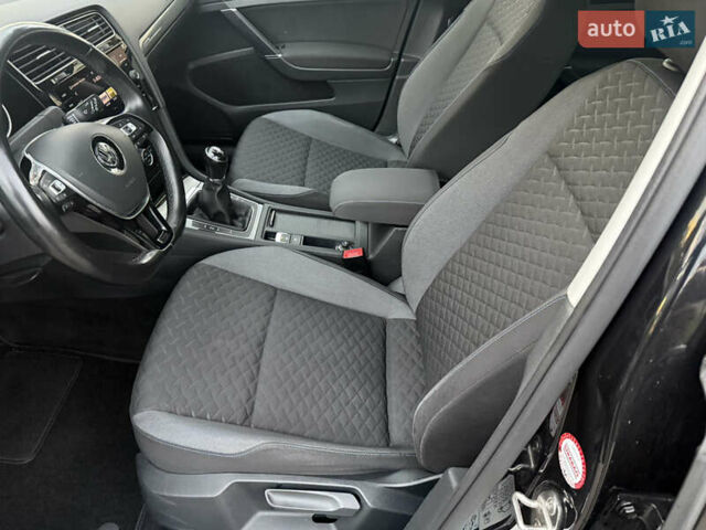 Черный Фольксваген Гольф, объемом двигателя 1.6 л и пробегом 210 тыс. км за 13650 $, фото 25 на Automoto.ua