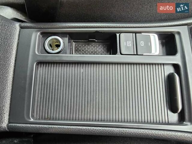 Черный Фольксваген Гольф, объемом двигателя 1.97 л и пробегом 235 тыс. км за 14950 $, фото 91 на Automoto.ua