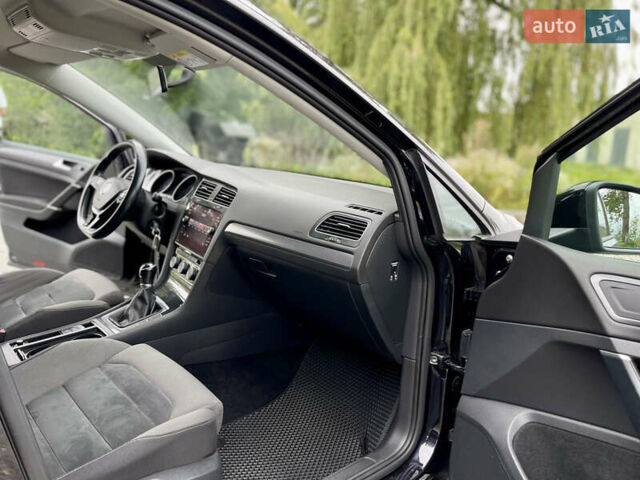 Чорний Фольксваген Гольф, об'ємом двигуна 1.6 л та пробігом 258 тис. км за 12599 $, фото 24 на Automoto.ua