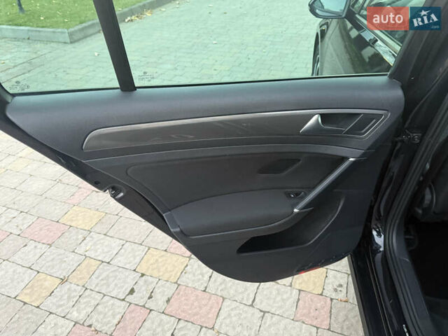 Черный Фольксваген Гольф, объемом двигателя 1.6 л и пробегом 210 тыс. км за 13650 $, фото 28 на Automoto.ua