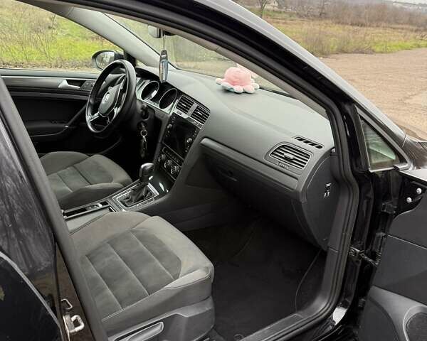 Черный Фольксваген Гольф, объемом двигателя 1.97 л и пробегом 270 тыс. км за 14300 $, фото 11 на Automoto.ua