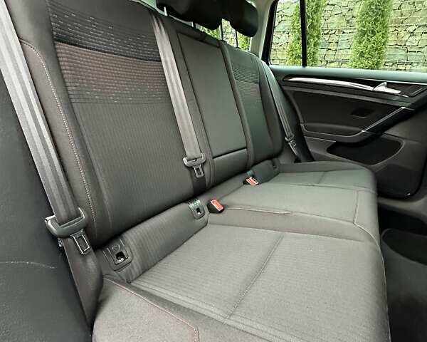 Черный Фольксваген Гольф, объемом двигателя 2 л и пробегом 230 тыс. км за 14999 $, фото 106 на Automoto.ua