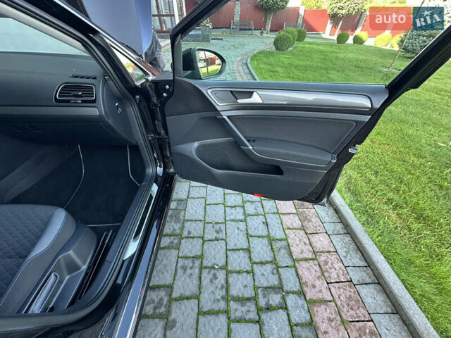 Черный Фольксваген Гольф, объемом двигателя 1.6 л и пробегом 238 тыс. км за 13700 $, фото 28 на Automoto.ua