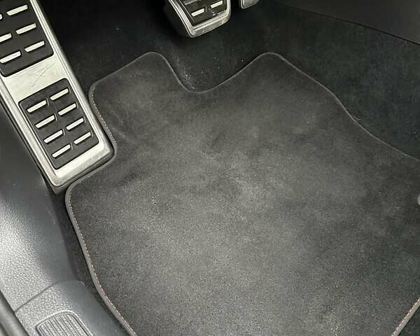 Черный Фольксваген Гольф, объемом двигателя 1.97 л и пробегом 230 тыс. км за 14999 $, фото 75 на Automoto.ua