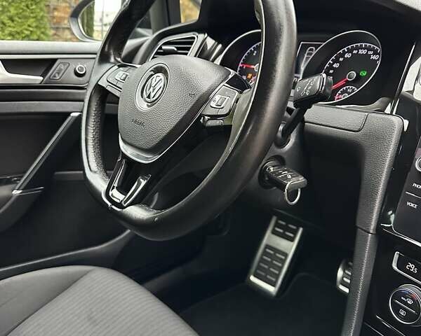 Черный Фольксваген Гольф, объемом двигателя 2 л и пробегом 230 тыс. км за 14999 $, фото 82 на Automoto.ua