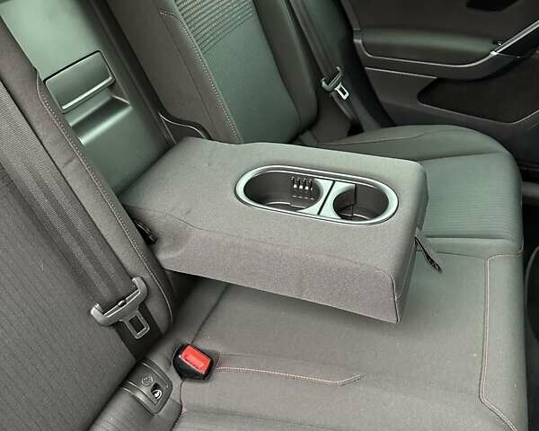 Черный Фольксваген Гольф, объемом двигателя 2 л и пробегом 230 тыс. км за 14999 $, фото 108 на Automoto.ua