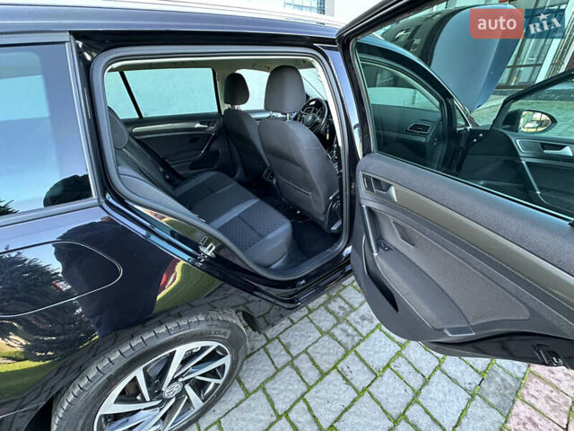 Черный Фольксваген Гольф, объемом двигателя 1.6 л и пробегом 238 тыс. км за 13700 $, фото 27 на Automoto.ua