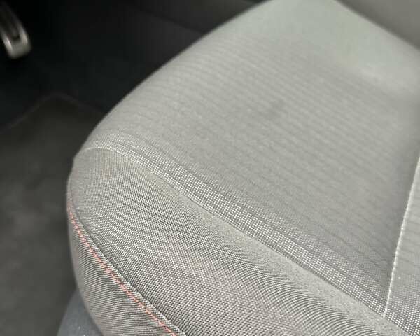 Черный Фольксваген Гольф, объемом двигателя 2 л и пробегом 230 тыс. км за 14999 $, фото 74 на Automoto.ua