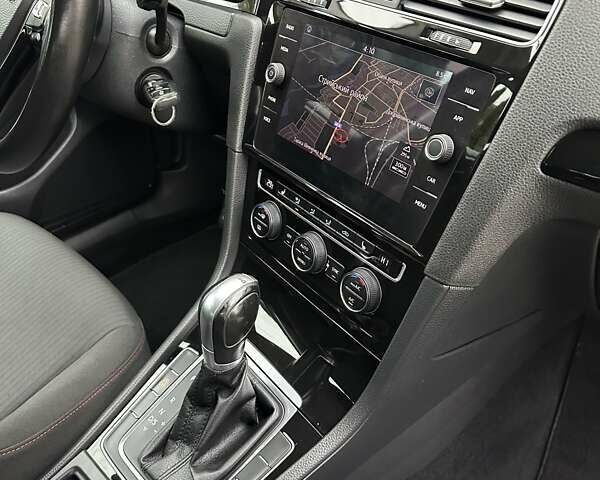 Черный Фольксваген Гольф, объемом двигателя 1.97 л и пробегом 230 тыс. км за 14999 $, фото 102 на Automoto.ua