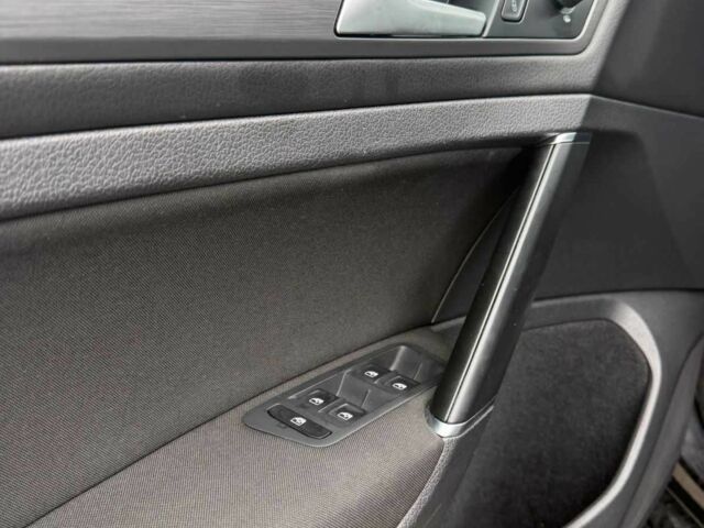 Чорний Фольксваген Гольф, об'ємом двигуна 1.4 л та пробігом 150 тис. км за 12500 $, фото 5 на Automoto.ua