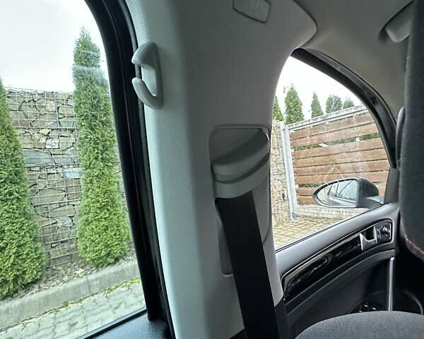 Черный Фольксваген Гольф, объемом двигателя 2 л и пробегом 230 тыс. км за 14999 $, фото 121 на Automoto.ua