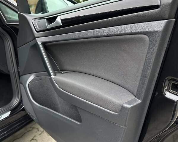 Черный Фольксваген Гольф, объемом двигателя 1.97 л и пробегом 230 тыс. км за 14999 $, фото 123 на Automoto.ua