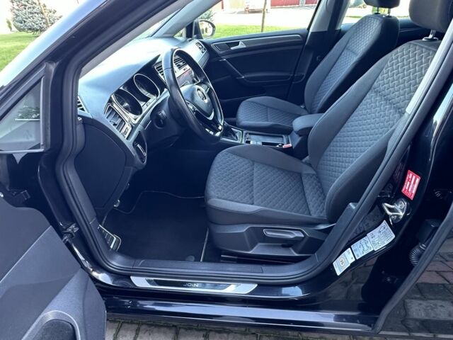 Черный Фольксваген Гольф, объемом двигателя 1.6 л и пробегом 137 тыс. км за 13700 $, фото 4 на Automoto.ua