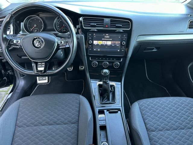 Черный Фольксваген Гольф, объемом двигателя 1.6 л и пробегом 137 тыс. км за 13700 $, фото 6 на Automoto.ua