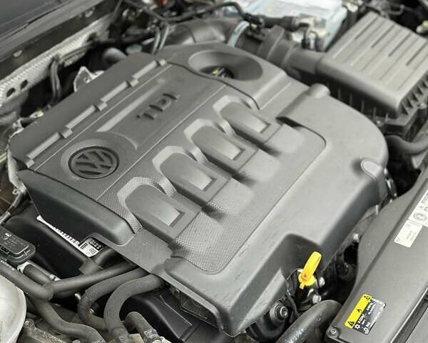 Черный Фольксваген Гольф, объемом двигателя 2 л и пробегом 230 тыс. км за 14999 $, фото 137 на Automoto.ua