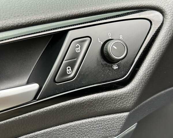 Черный Фольксваген Гольф, объемом двигателя 1.97 л и пробегом 230 тыс. км за 14999 $, фото 80 на Automoto.ua