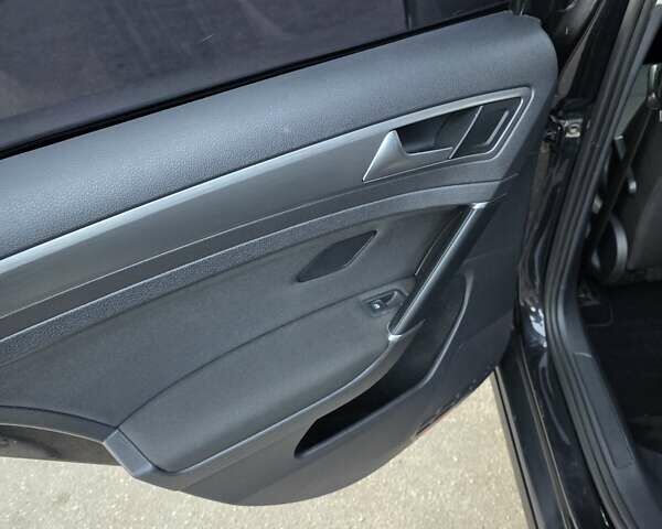 Чорний Фольксваген Гольф, об'ємом двигуна 1.39 л та пробігом 102 тис. км за 11900 $, фото 18 на Automoto.ua