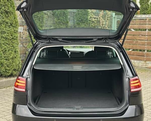 Черный Фольксваген Гольф, объемом двигателя 2 л и пробегом 230 тыс. км за 14999 $, фото 123 на Automoto.ua