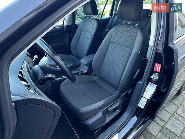 Черный Фольксваген Гольф, объемом двигателя 1.6 л и пробегом 238 тыс. км за 13700 $, фото 19 на Automoto.ua