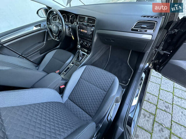 Черный Фольксваген Гольф, объемом двигателя 1.6 л и пробегом 238 тыс. км за 13700 $, фото 29 на Automoto.ua