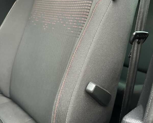 Черный Фольксваген Гольф, объемом двигателя 2 л и пробегом 230 тыс. км за 14999 $, фото 73 на Automoto.ua