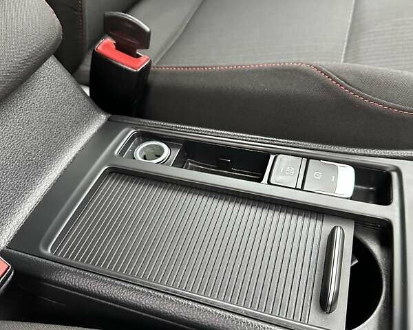 Черный Фольксваген Гольф, объемом двигателя 1.97 л и пробегом 230 тыс. км за 14999 $, фото 101 на Automoto.ua