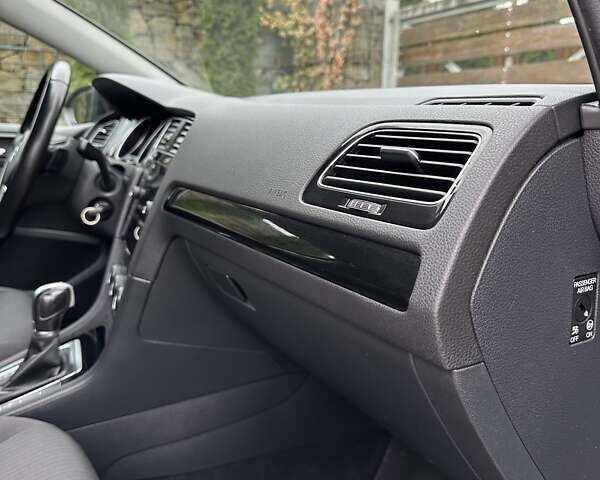 Черный Фольксваген Гольф, объемом двигателя 1.97 л и пробегом 230 тыс. км за 14999 $, фото 116 на Automoto.ua