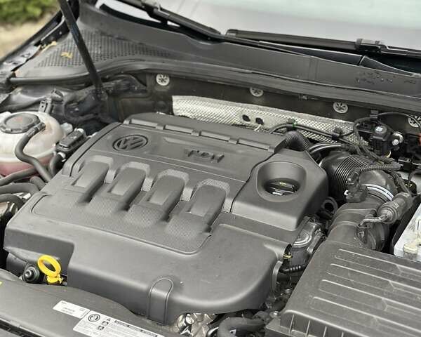 Черный Фольксваген Гольф, объемом двигателя 2 л и пробегом 230 тыс. км за 14999 $, фото 135 на Automoto.ua