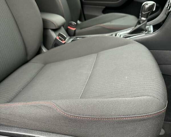 Черный Фольксваген Гольф, объемом двигателя 1.97 л и пробегом 230 тыс. км за 14999 $, фото 122 на Automoto.ua