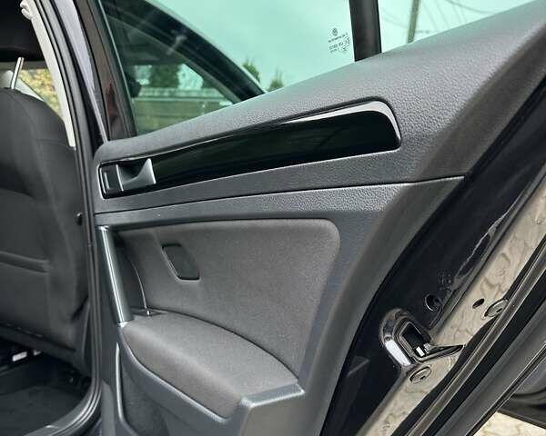 Черный Фольксваген Гольф, объемом двигателя 2 л и пробегом 230 тыс. км за 14999 $, фото 98 на Automoto.ua