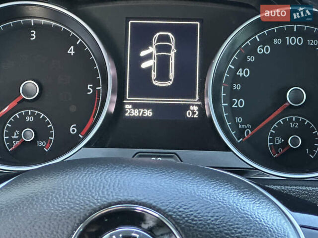Черный Фольксваген Гольф, объемом двигателя 1.6 л и пробегом 238 тыс. км за 13700 $, фото 21 на Automoto.ua
