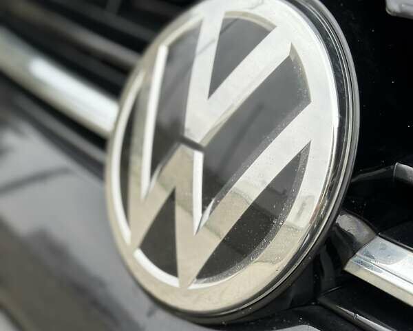 Черный Фольксваген Гольф, объемом двигателя 1.97 л и пробегом 230 тыс. км за 14999 $, фото 24 на Automoto.ua