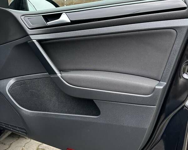 Черный Фольксваген Гольф, объемом двигателя 1.97 л и пробегом 230 тыс. км за 14999 $, фото 124 на Automoto.ua