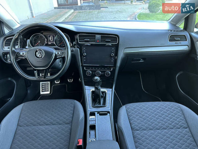Черный Фольксваген Гольф, объемом двигателя 1.6 л и пробегом 238 тыс. км за 13700 $, фото 15 на Automoto.ua