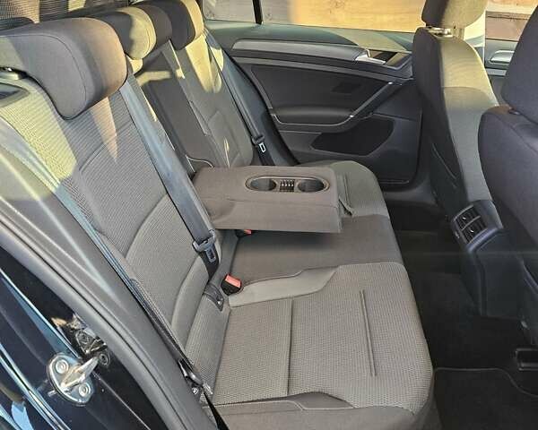 Черный Фольксваген Гольф, объемом двигателя 1.97 л и пробегом 223 тыс. км за 15400 $, фото 52 на Automoto.ua