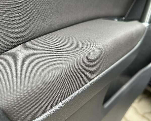 Черный Фольксваген Гольф, объемом двигателя 1.97 л и пробегом 230 тыс. км за 14999 $, фото 82 на Automoto.ua