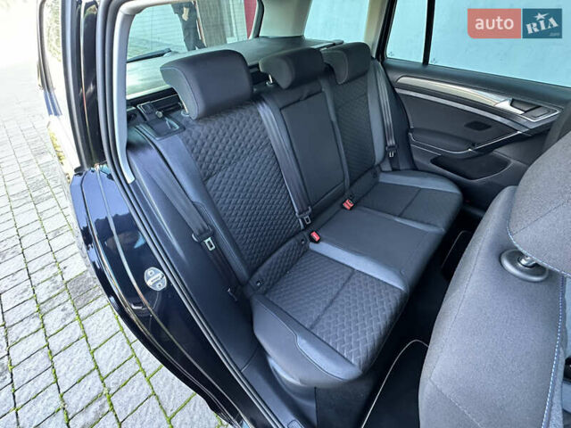 Черный Фольксваген Гольф, объемом двигателя 1.6 л и пробегом 238 тыс. км за 13700 $, фото 26 на Automoto.ua