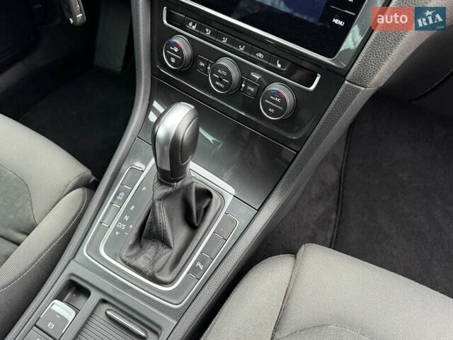 Чорний Фольксваген Гольф, об'ємом двигуна 2 л та пробігом 221 тис. км за 17900 $, фото 45 на Automoto.ua