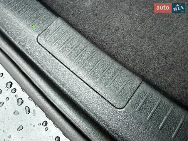 Чорний Фольксваген Гольф, об'ємом двигуна 2 л та пробігом 221 тис. км за 17900 $, фото 37 на Automoto.ua